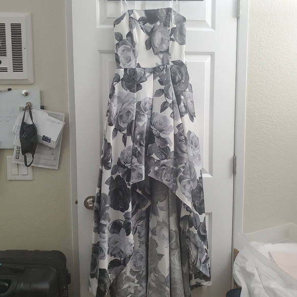Low High White & Gray Floral Gown Size 11/Medium - Picture 1 of 7